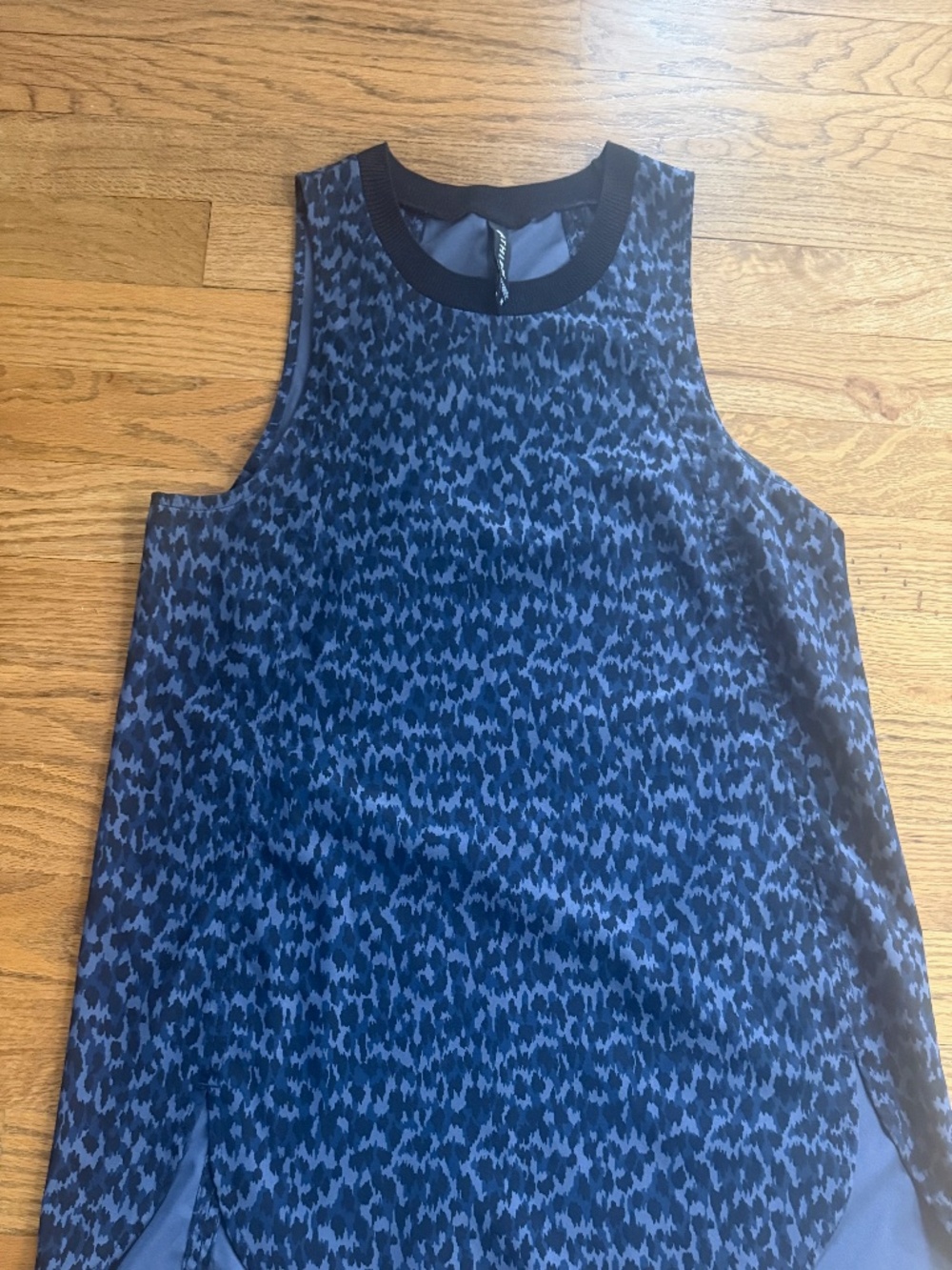 Athleta Zephyr Printed Tank Top Womens Size M Medium Blue Animal Print Athletic